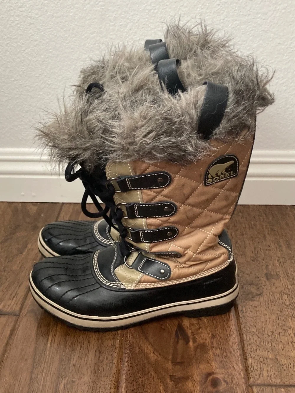 Sorel Tofino Boots Women's 8 Winter Fur Trim Snow Quilted Waterproof
